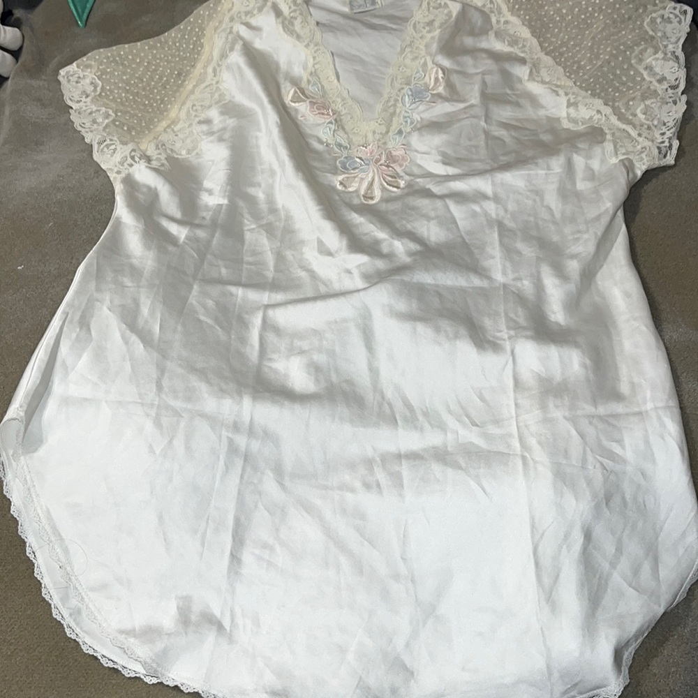Vintage Beth Lingerie Nightgown. - Picture 4 of 16